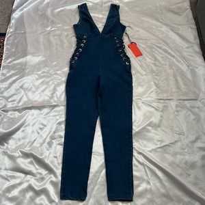 Demi jumpsuit. Stretchy